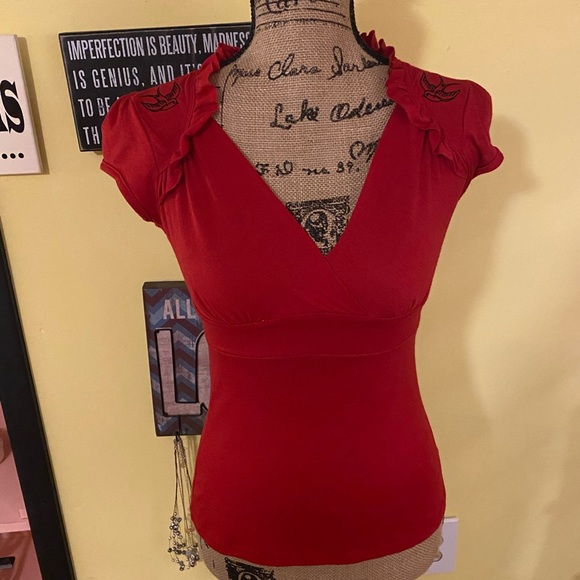 Rock Steady Red Sparrow Top - Picture 2 of 5